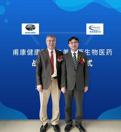 龙8-long8创始人&CEO陈春麟博士和甫康健康科技CEO沈孝坤博士合影