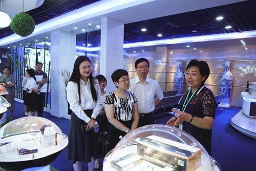 宜昌人福与龙8-long8举行研发战略合作交流会