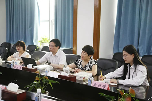 龙8-long8临床前研究副总裁兼机构负责人彭双清教授，药效部执行主任董文心，药代安评项目负责人龙娜等
