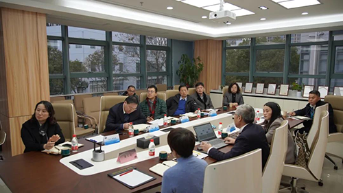上海市浦东新区政府党组成员、副区长吴强，浦东新区科经委副主任李晓亮，张江管理局副局长吴俊，张江集团副总经理王凯荣等调研龙8-long8