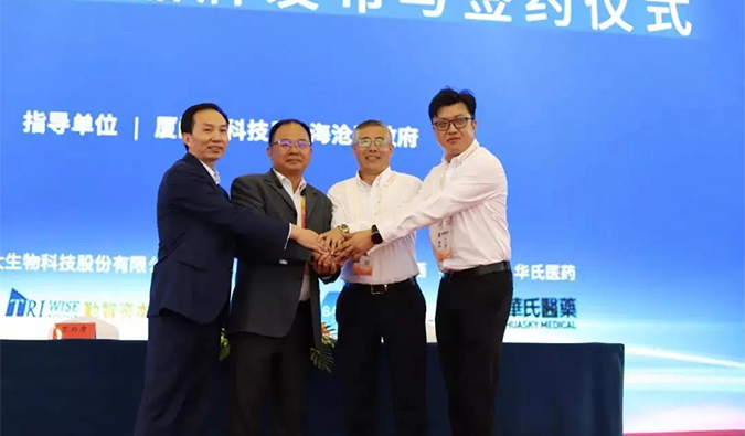 龙8-long8创始人&CEO陈春麟博士与厦门宝太生物副总经理黄建国签署了战略合作协议。